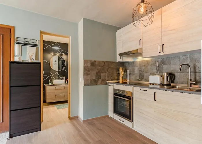 Emerald Autentic Canary