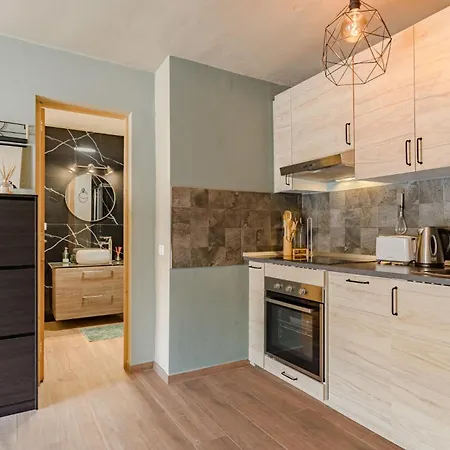 Emerald Autentic Canary